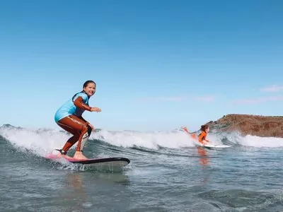 curso surf niños tarifa