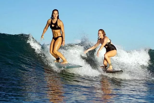 cursos surf principiantes tarifa